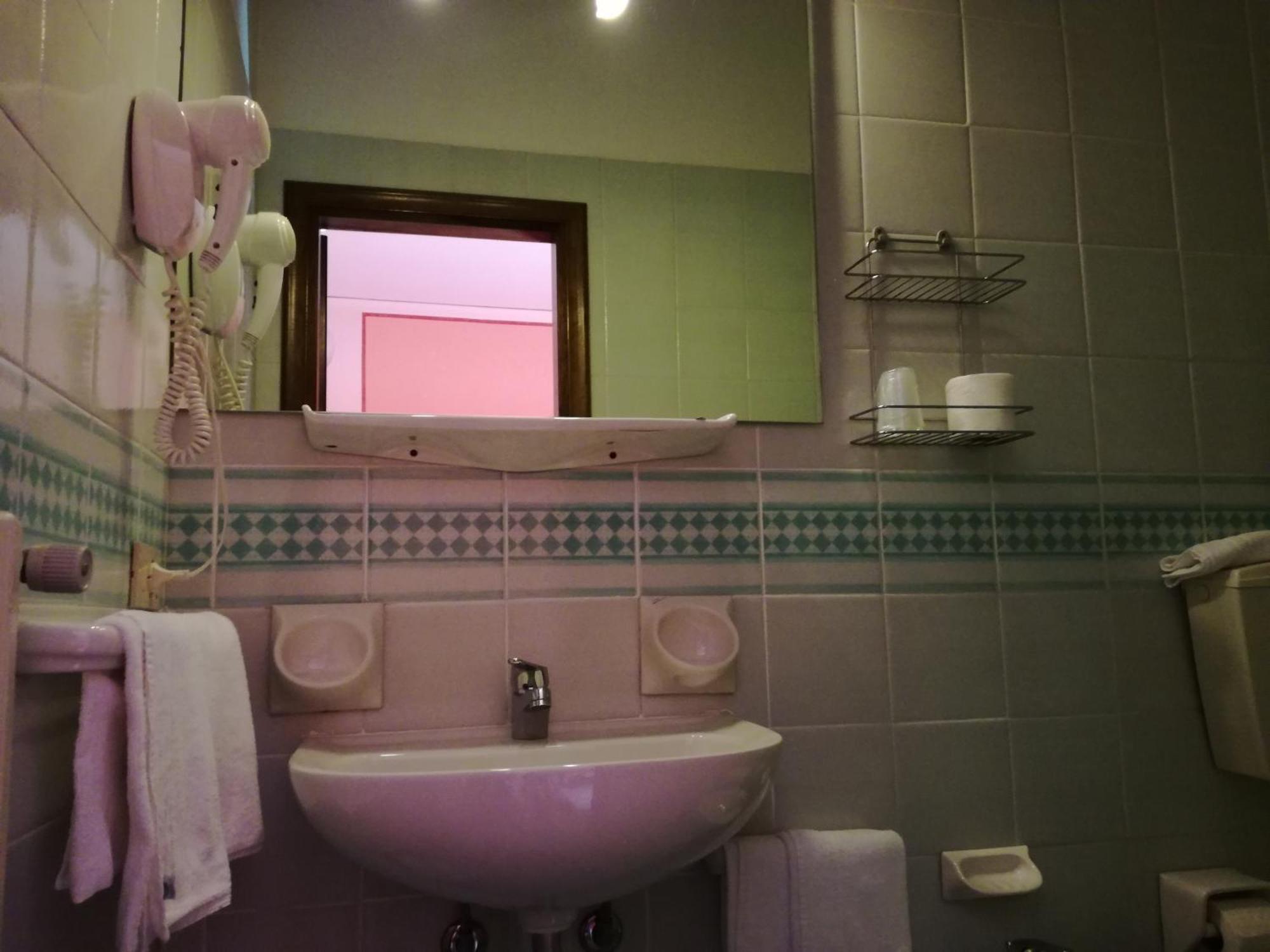 Triple Room,685694646:JPEG